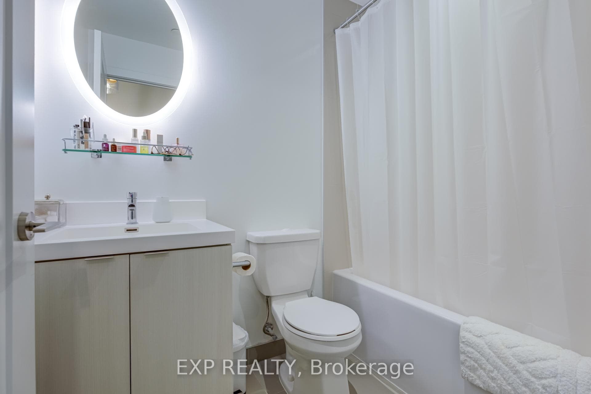 7 Mabelle Avenue Unit 3703 photo 21