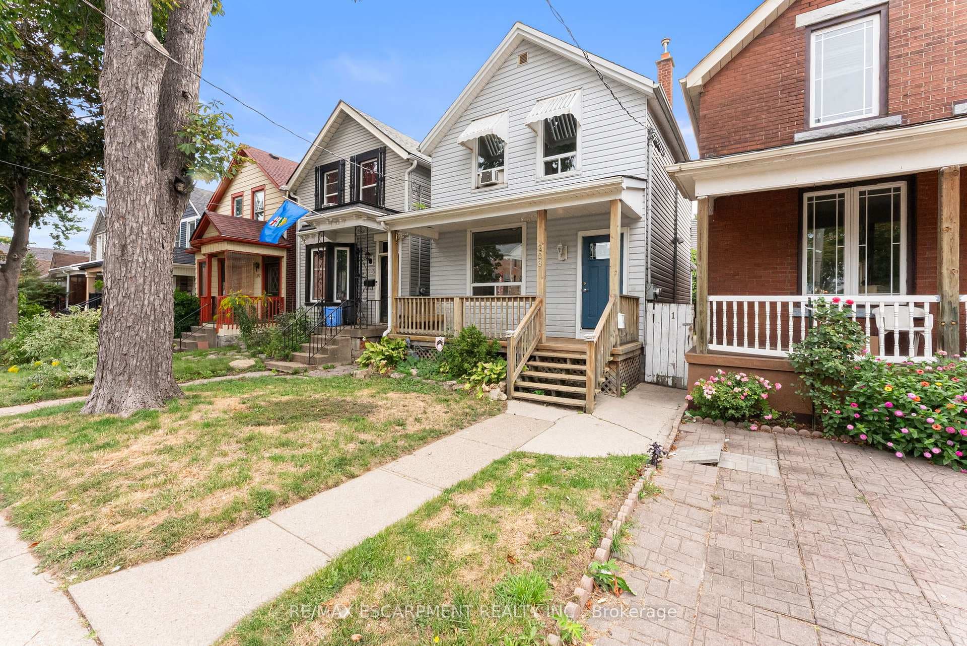 208 East Avenue photo 2