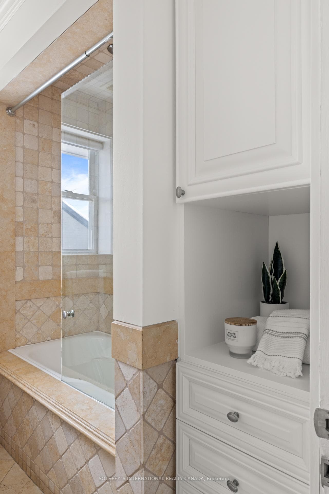 208 Hillhurst Boulevard photo 39