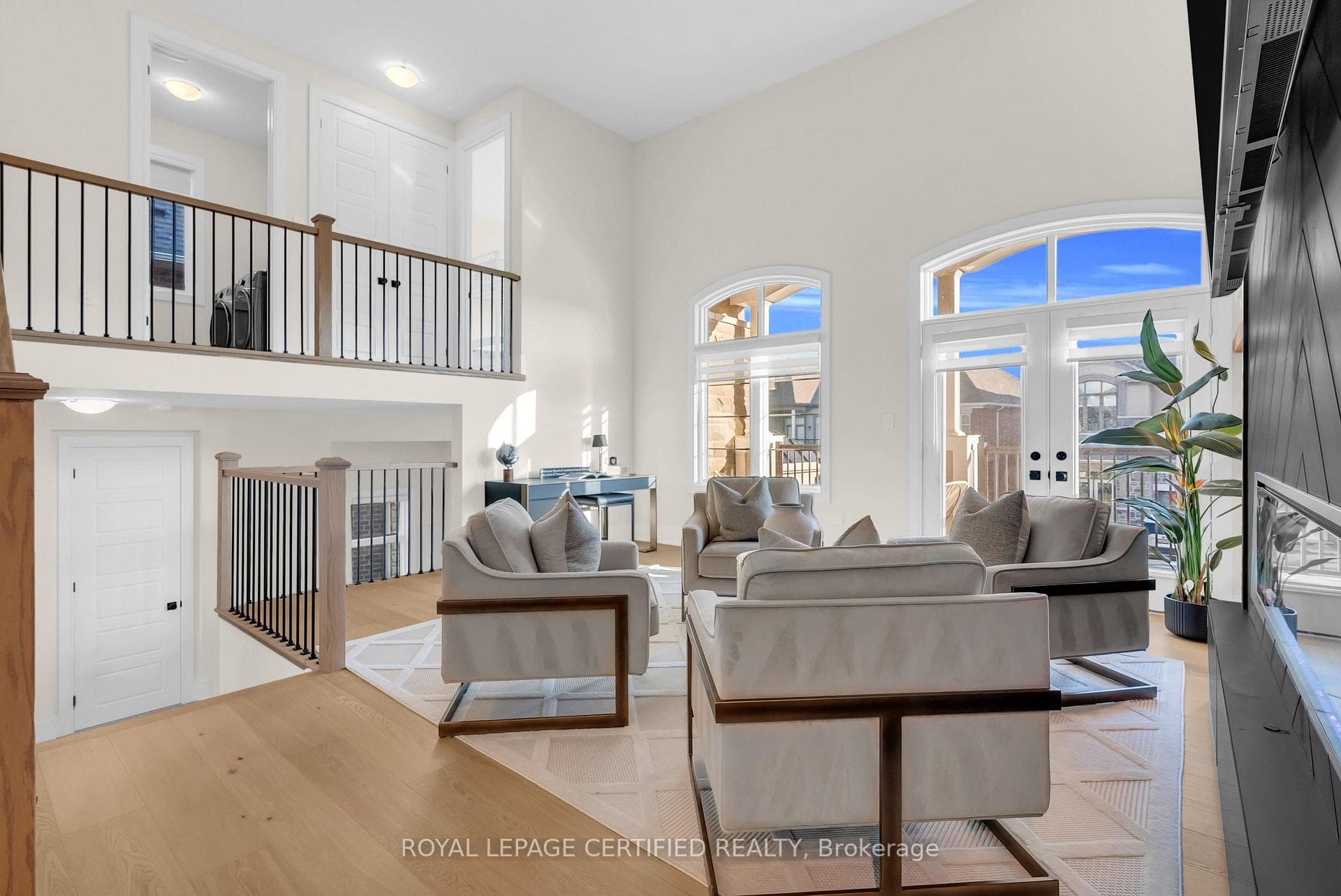 1297 Basswood Crescent photo 35