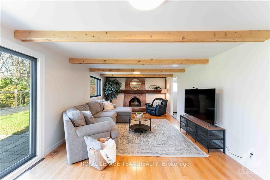 54 CENTREPARK Drive photo 14