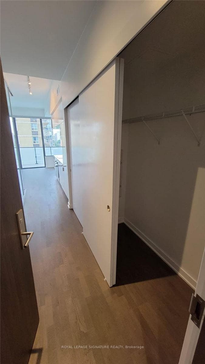 185 Roehampton Avenue Unit 610 photo 3