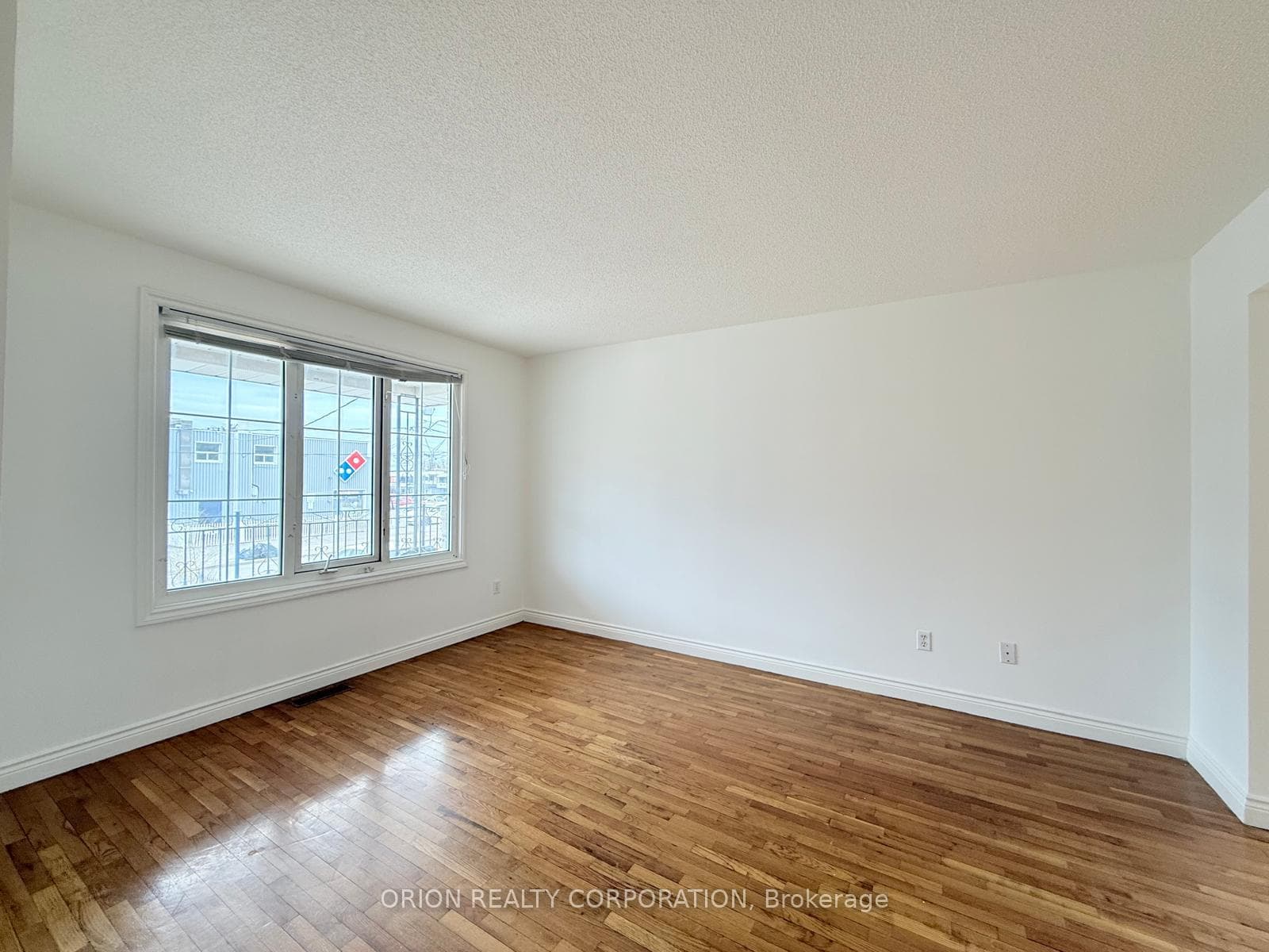 274 Viewmount Avenue Unit Upper photo 8