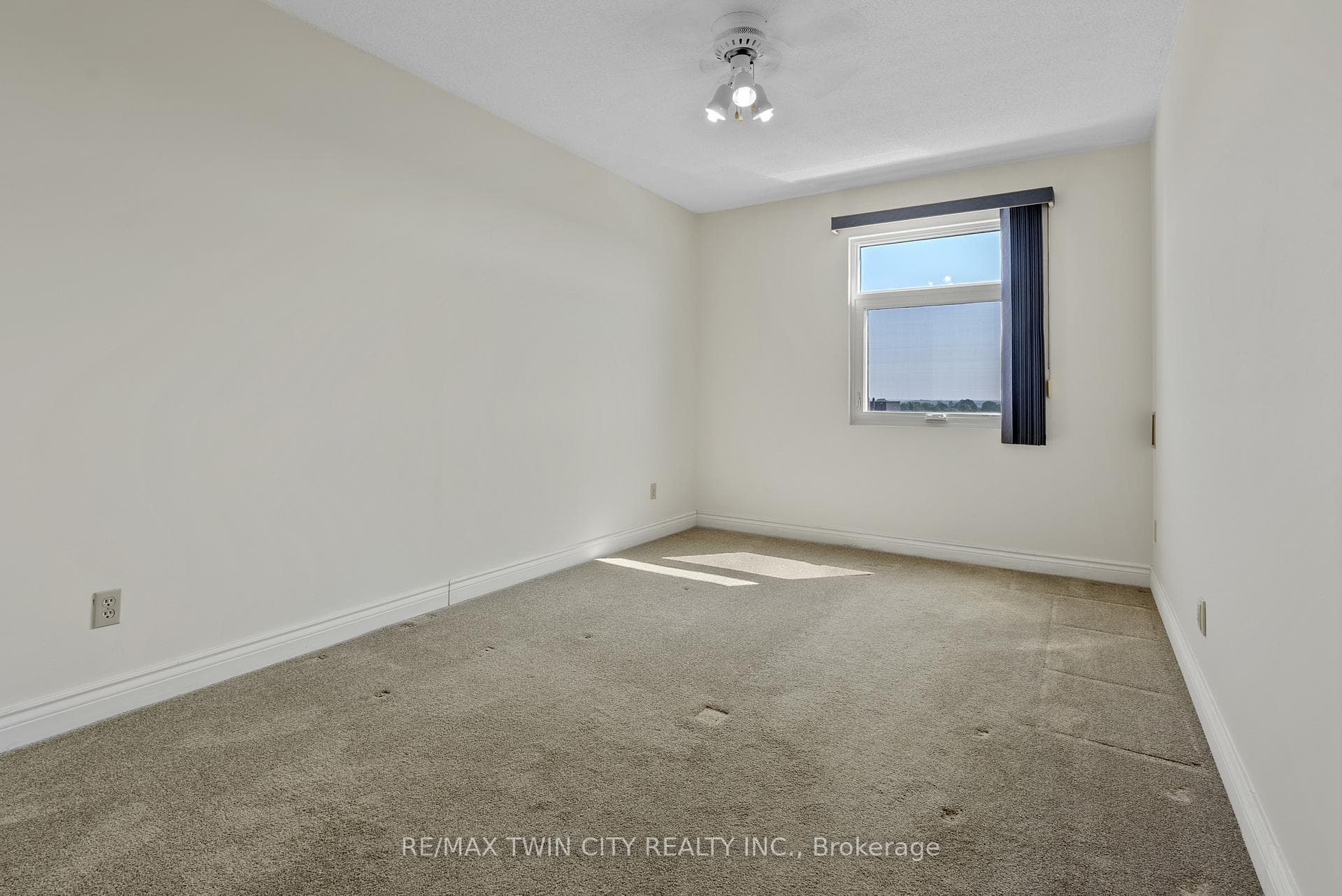 9 Bonheur Court Unit 905 photo 18