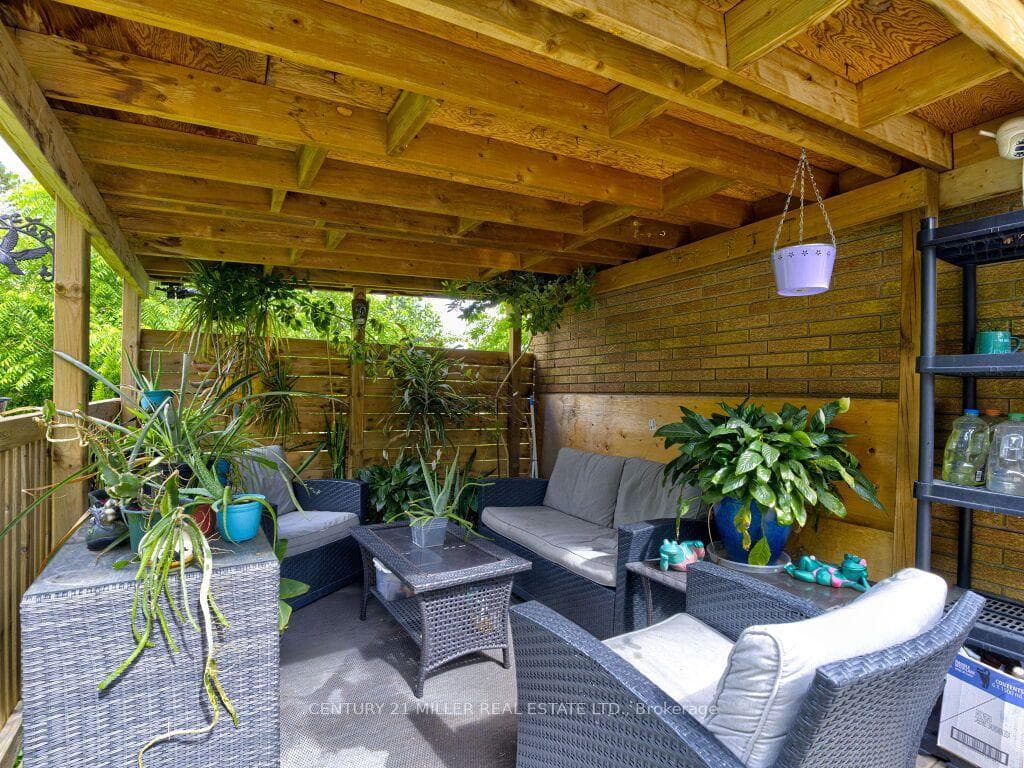 154 Luscombe Street photo 26