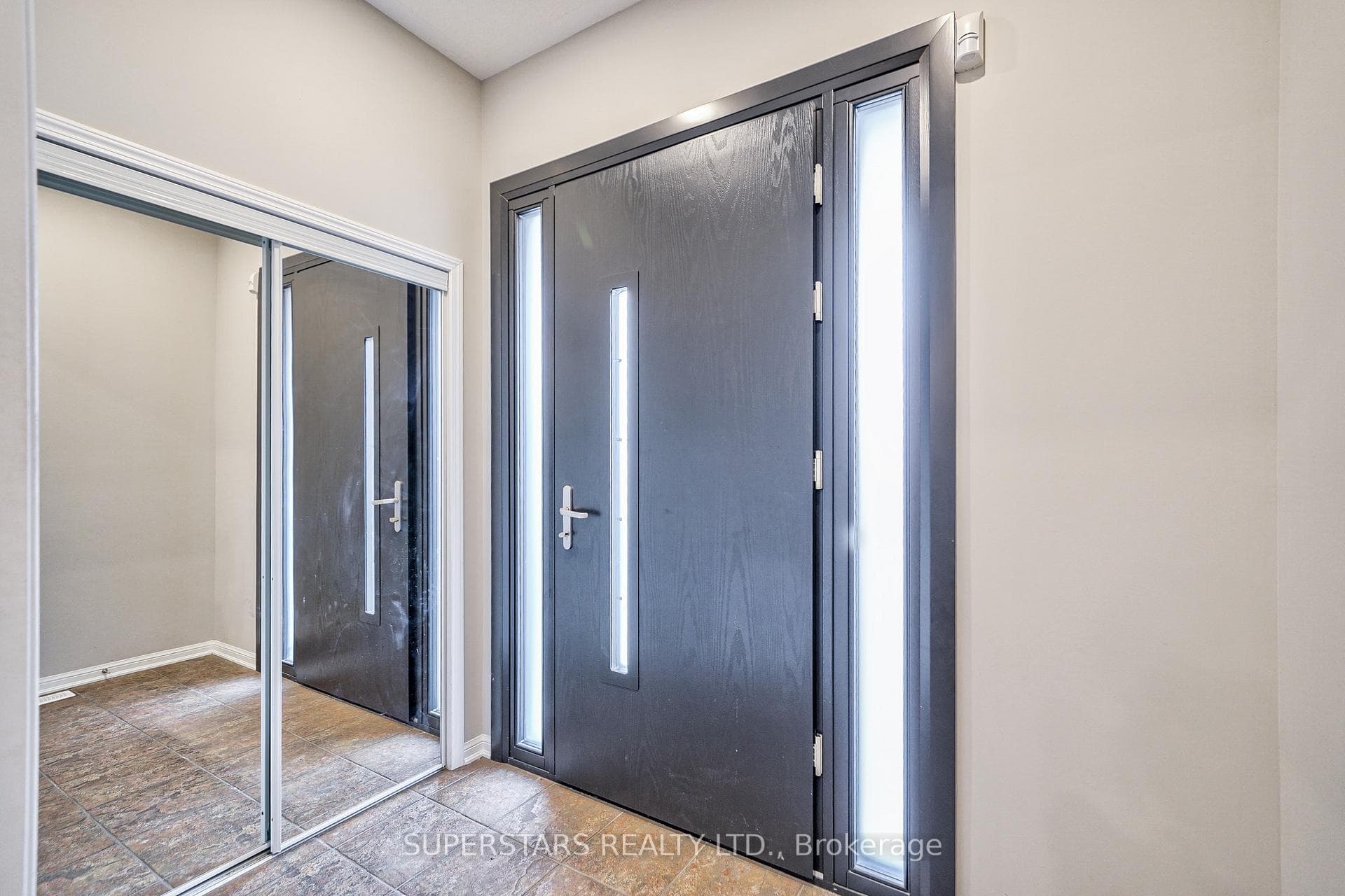 648 Sandiford Drive photo 4