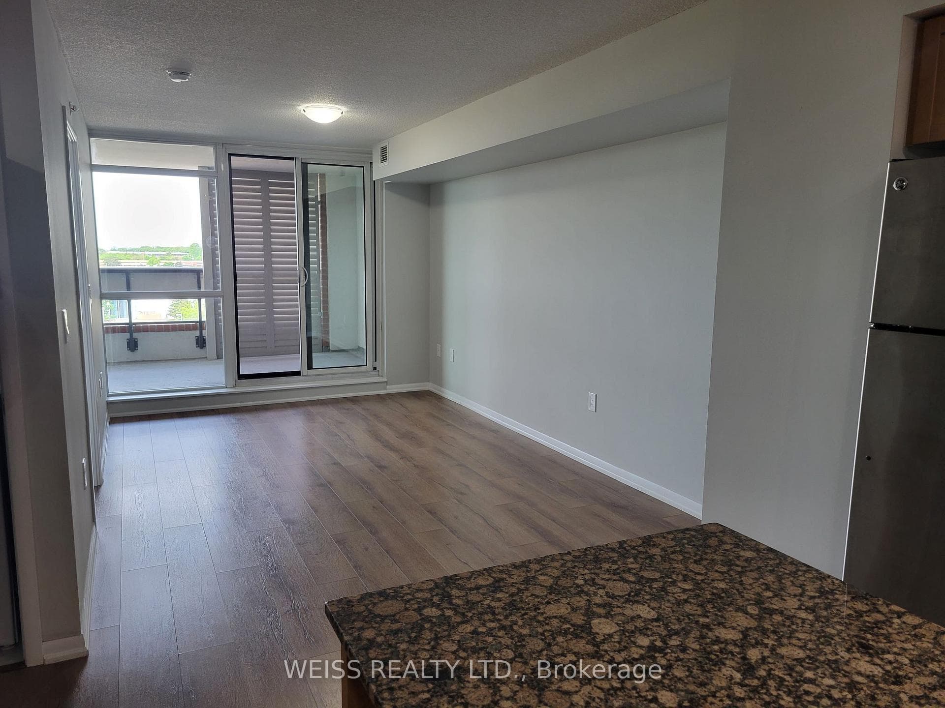 830 Lawrence Avenue Unit 502 photo 7