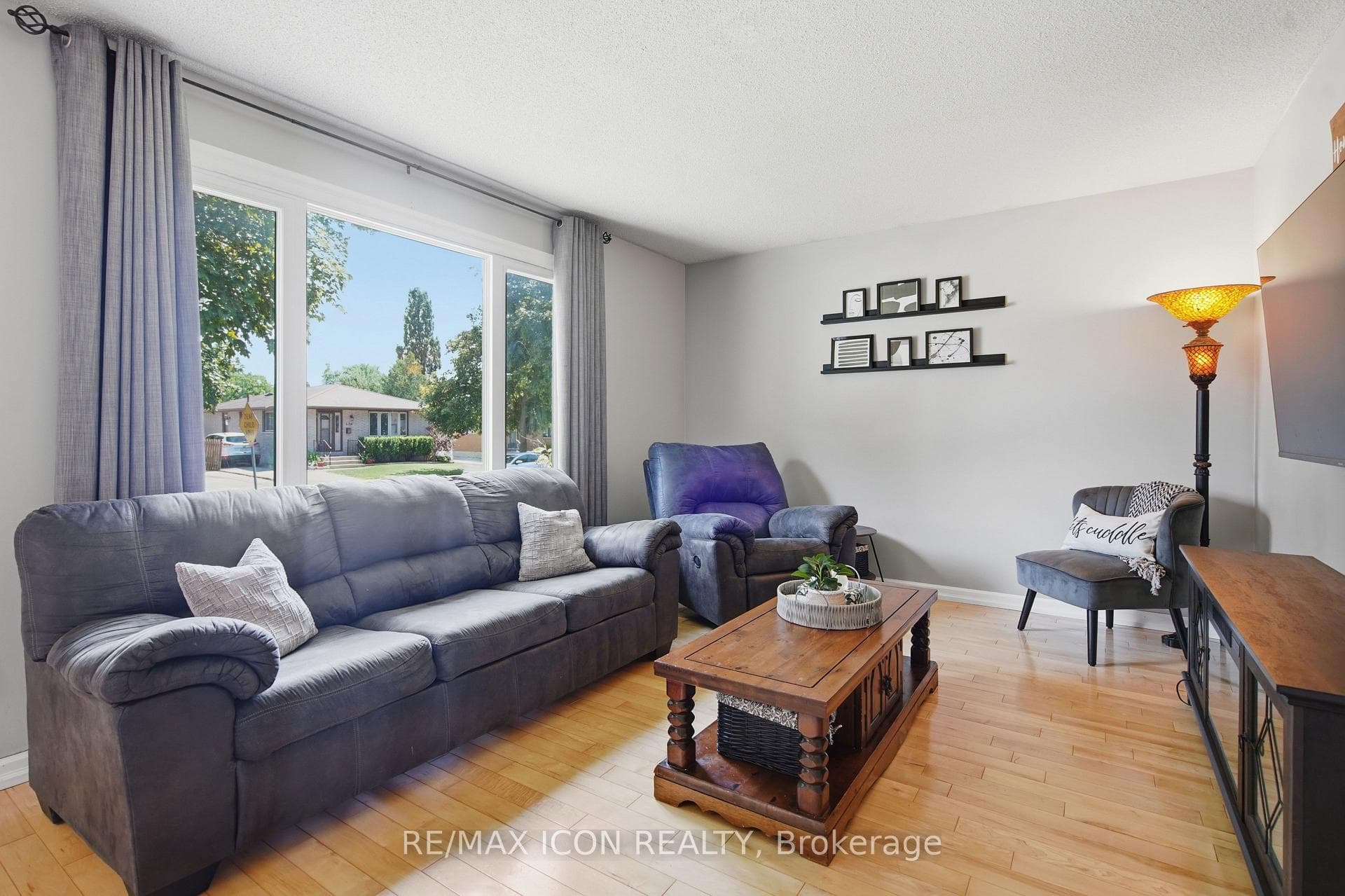 107 Rosamond Crescent photo 3