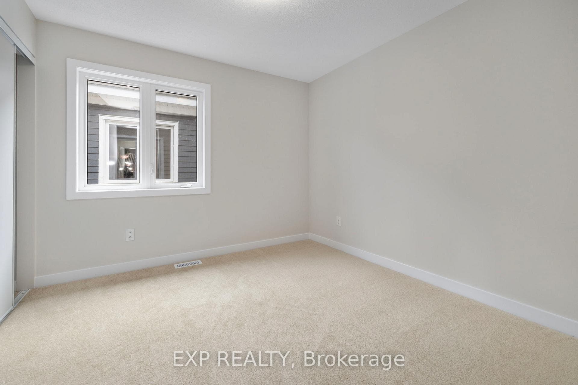 66 Hackamore Crescent photo 10