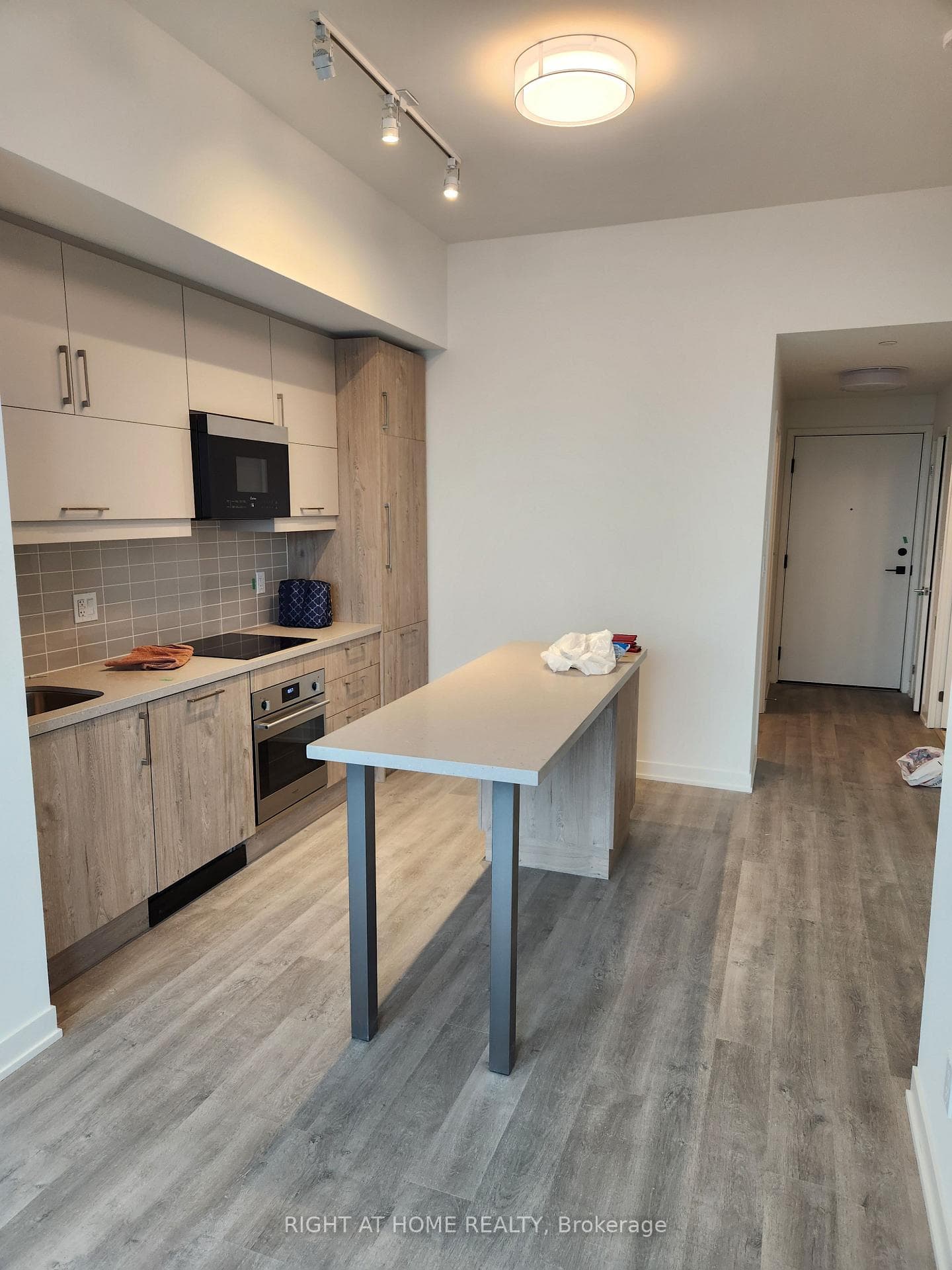 8119 Birchmount Road Unit A1811 photo 2