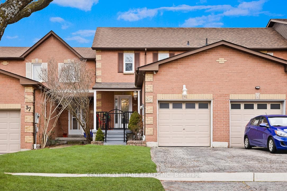 39 Hughes Crescent photo 1