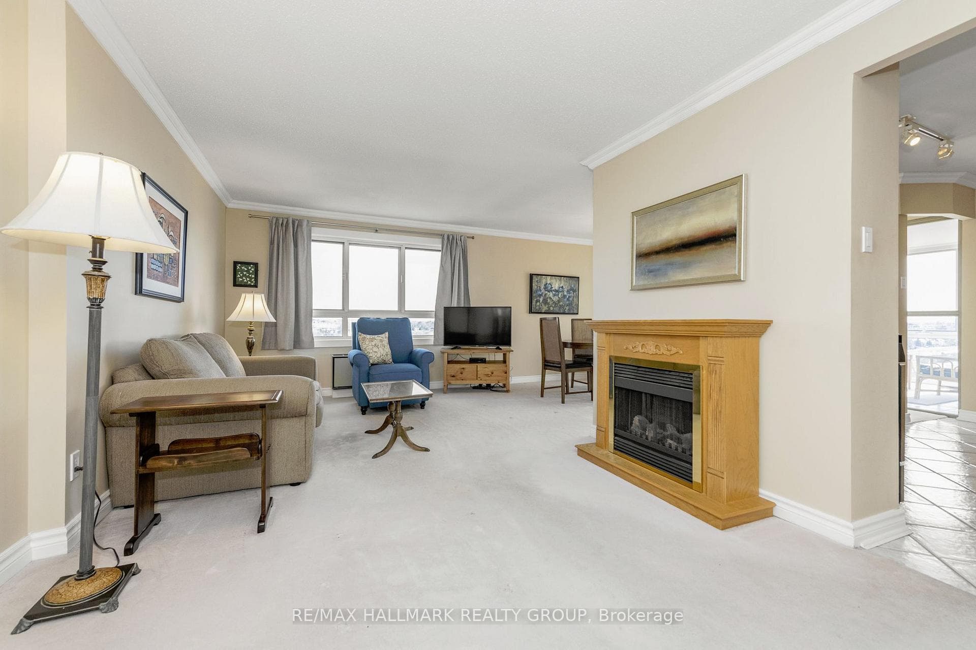 Spacious living room