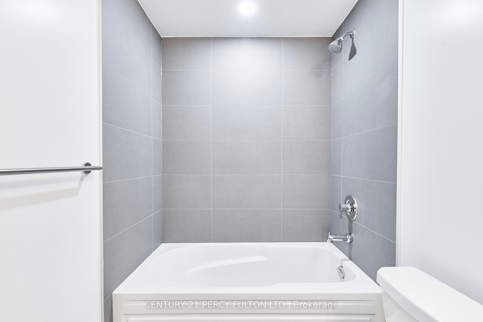 2545 Simcoe Street Unit 1705 photo 13