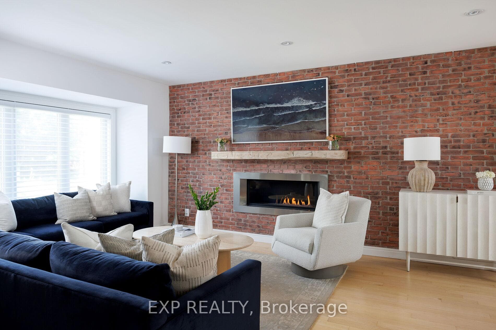 870 Royal York Road photo 2