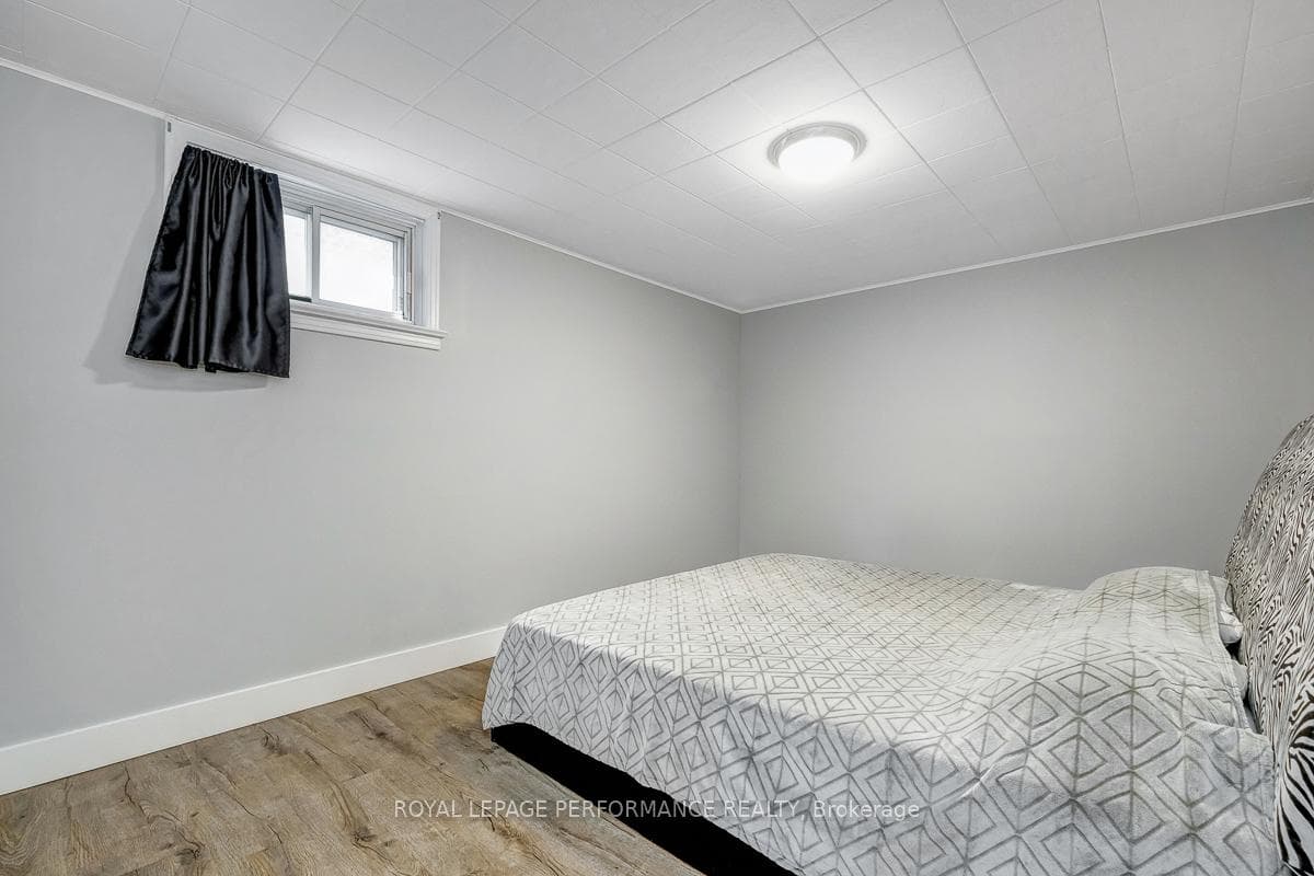 102 Donald Street photo 29