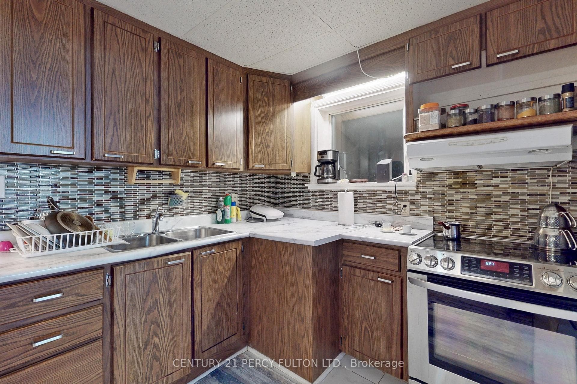 98 Charleswood Drive photo 12