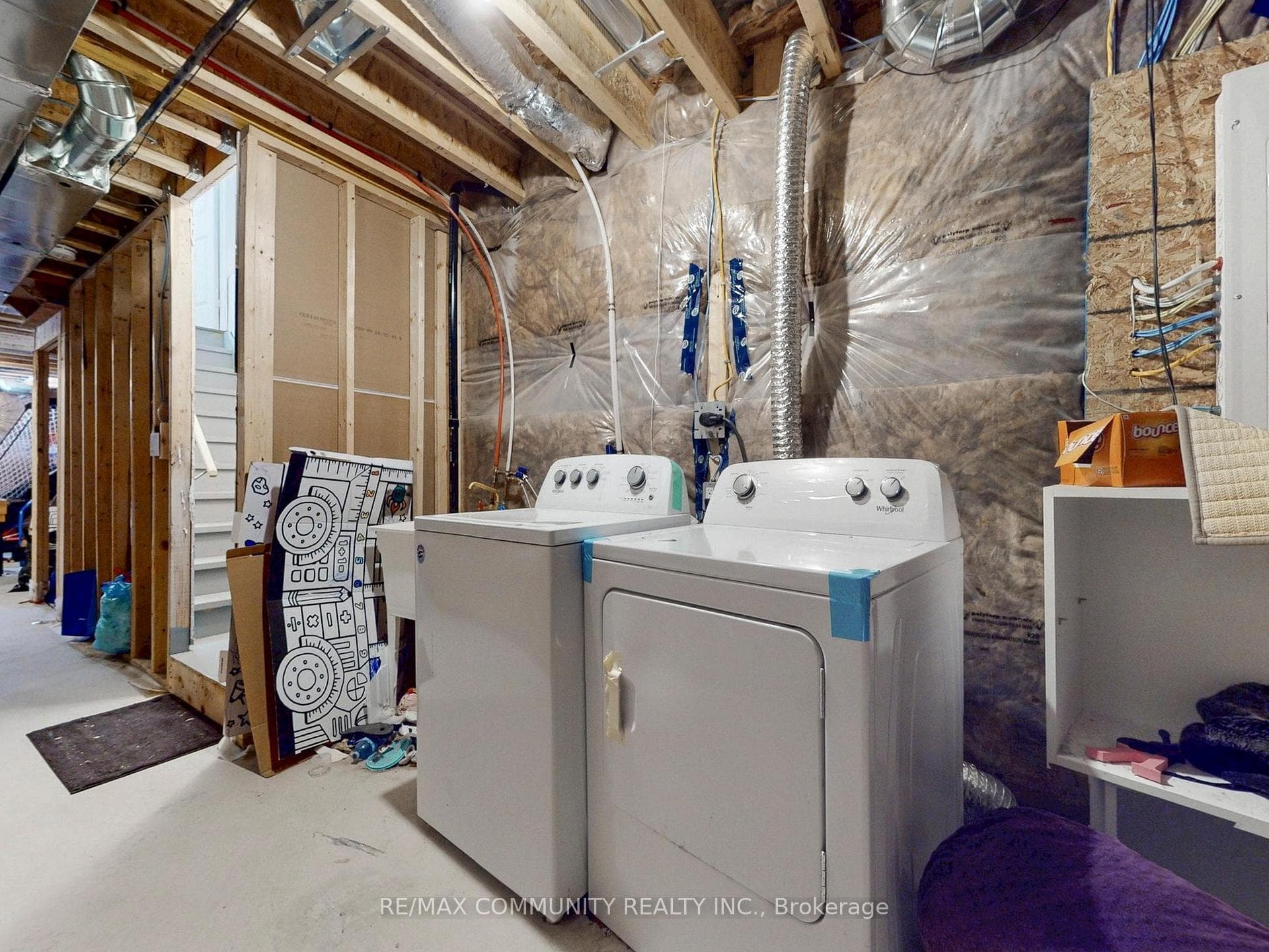 210 Ridley Crescent photo 40