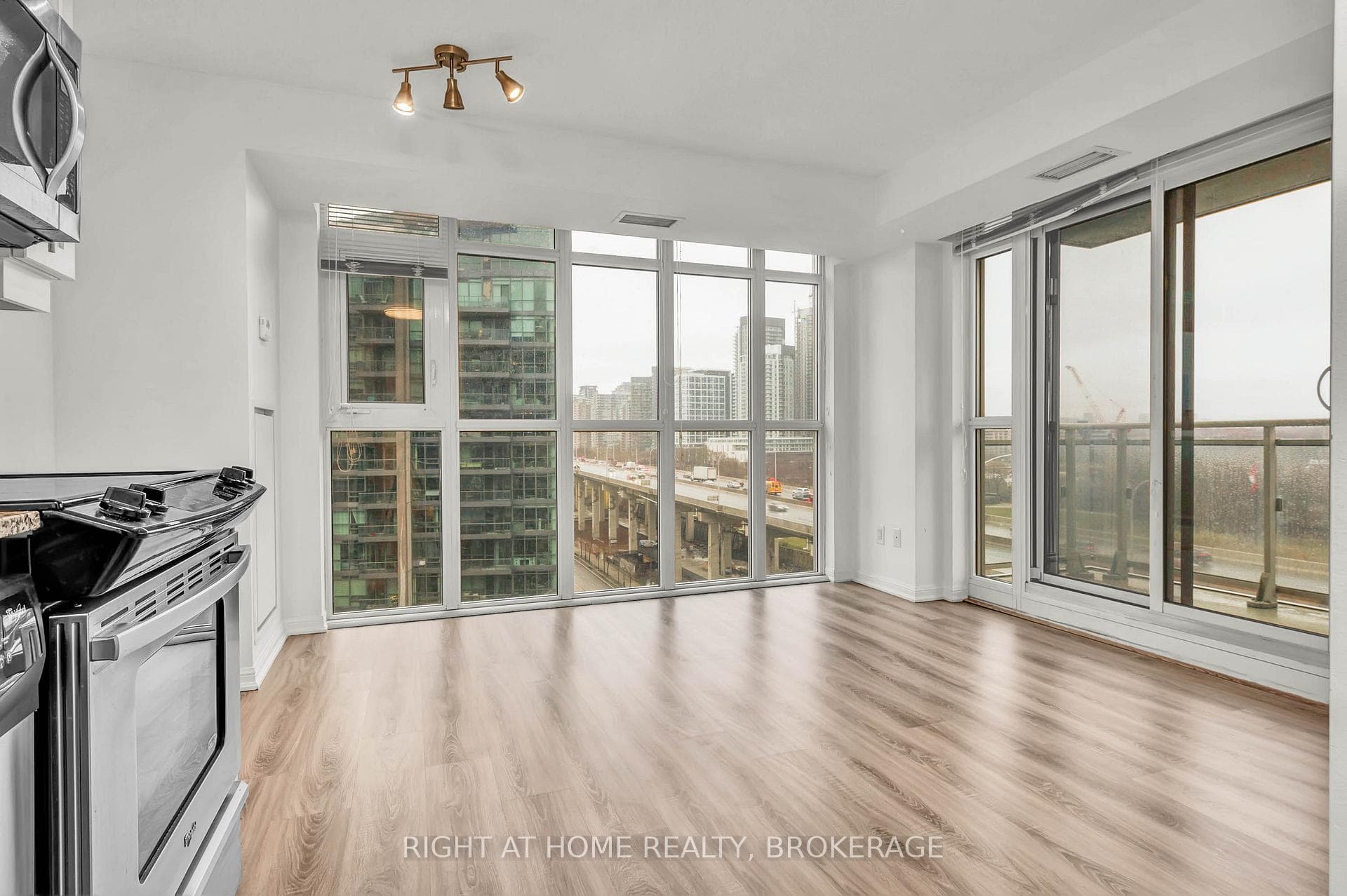 35 Bastion Street Unit 1617 photo 12