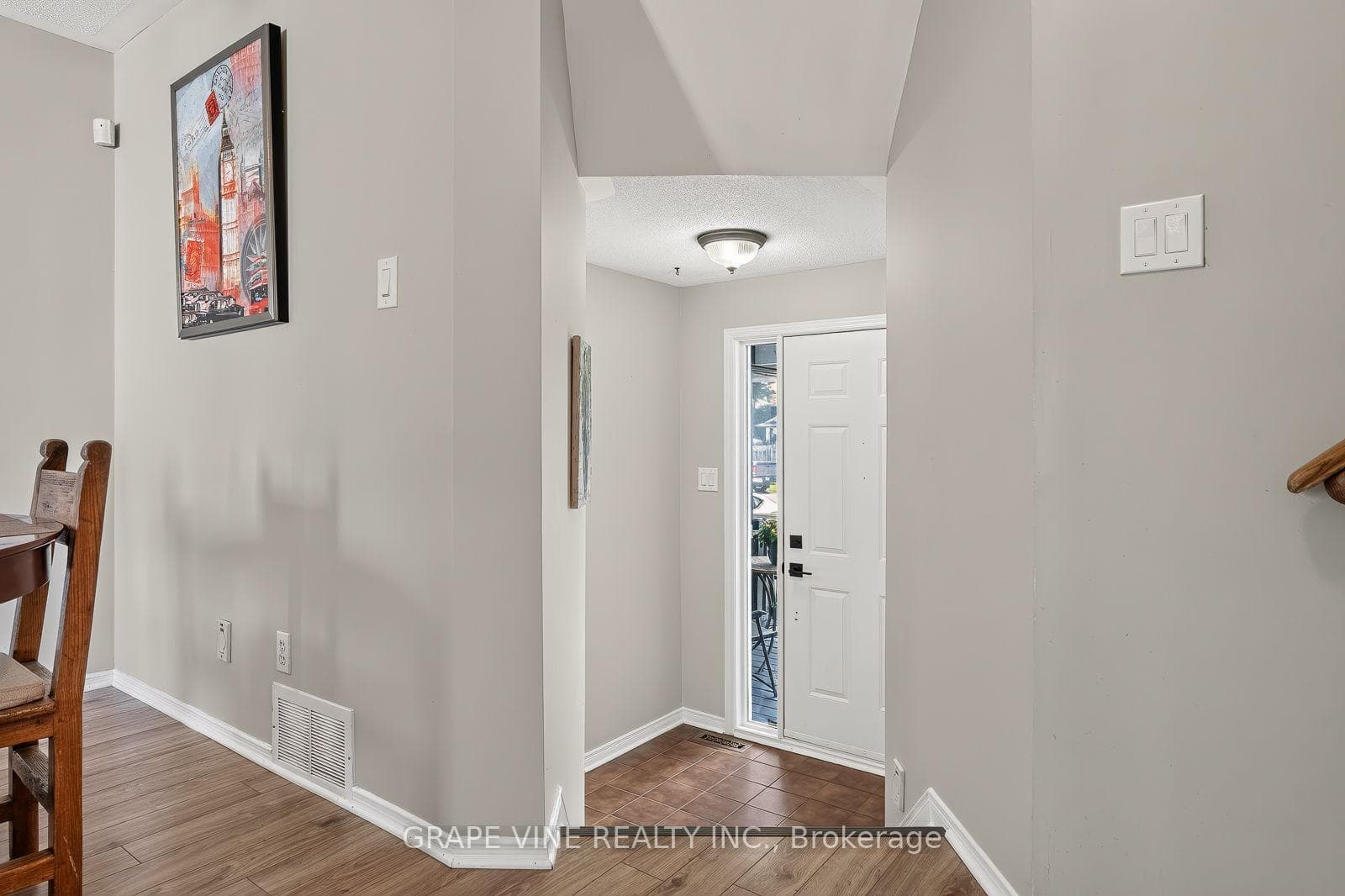 741 Maley Street photo 10