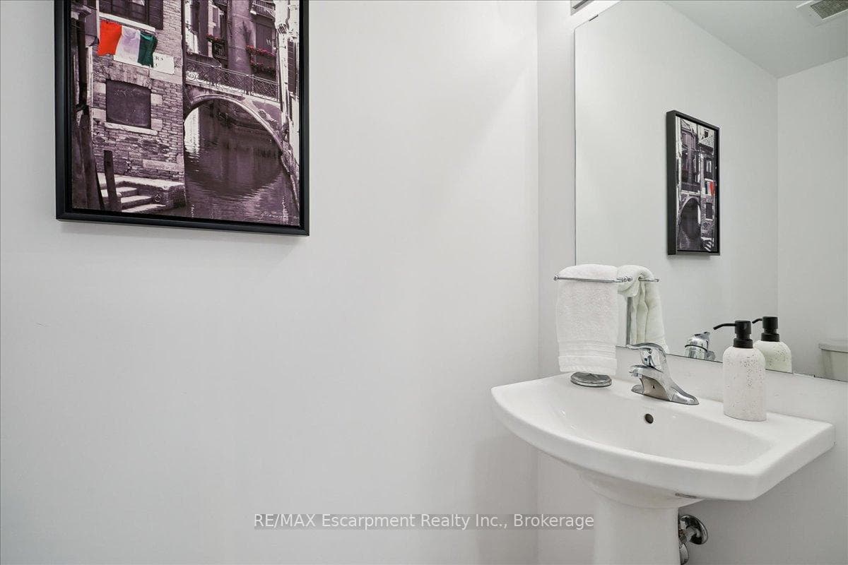 450 Dundas Street Unit 1101 photo 22