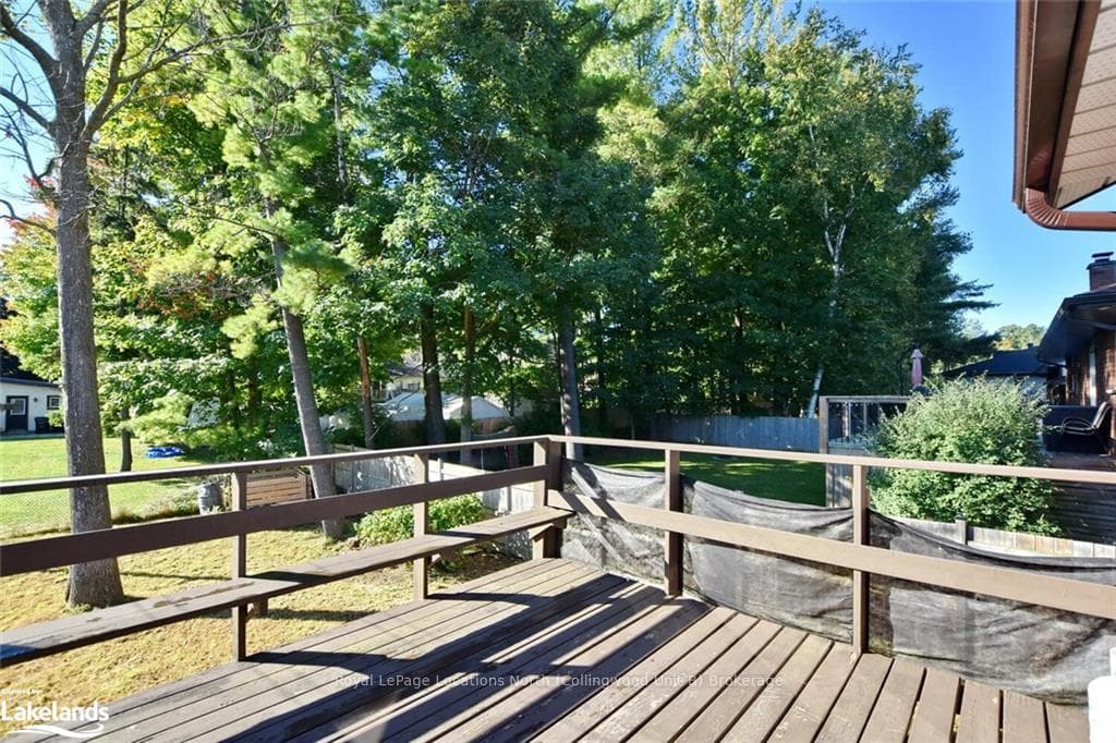 233 SIMCOE Street photo 7