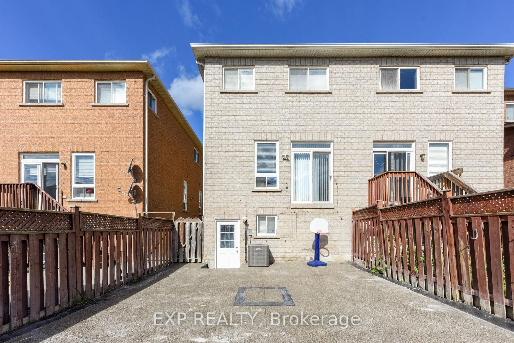 93 NATHANIEL Crescent photo 8
