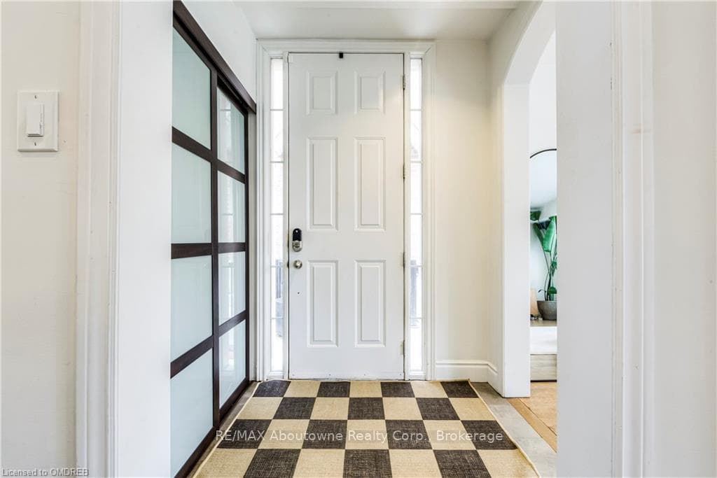 321 DALESFORD Road photo 3