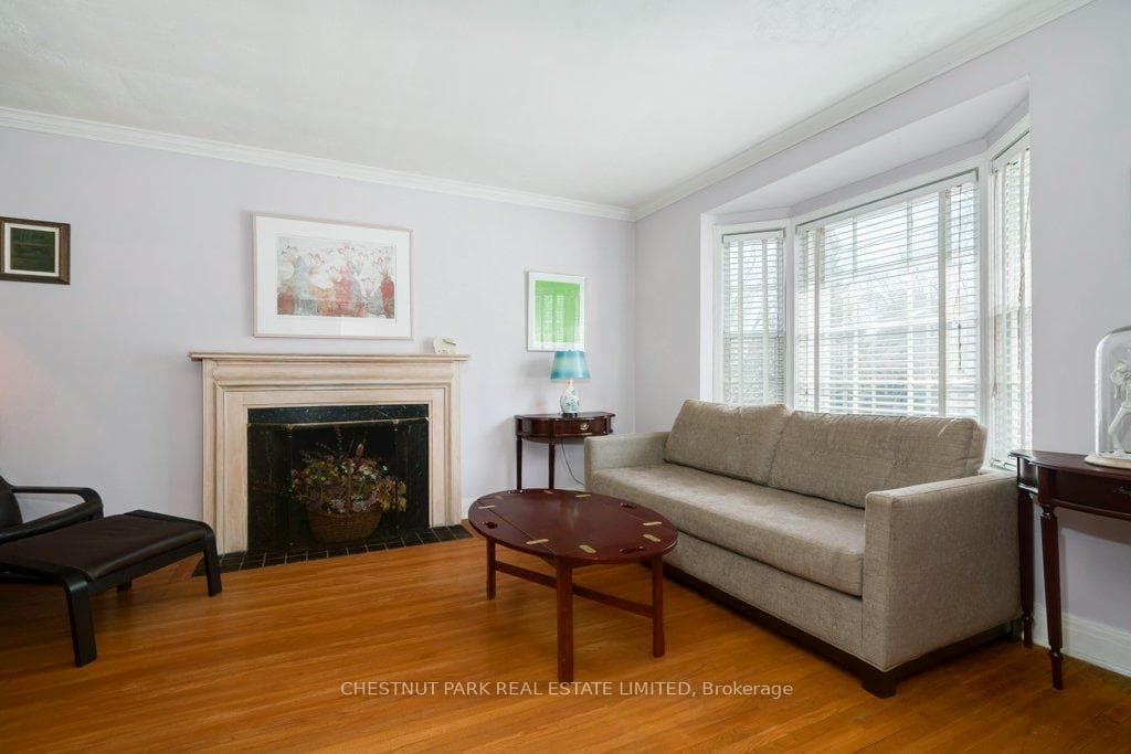 218 Lawrence Avenue photo 5