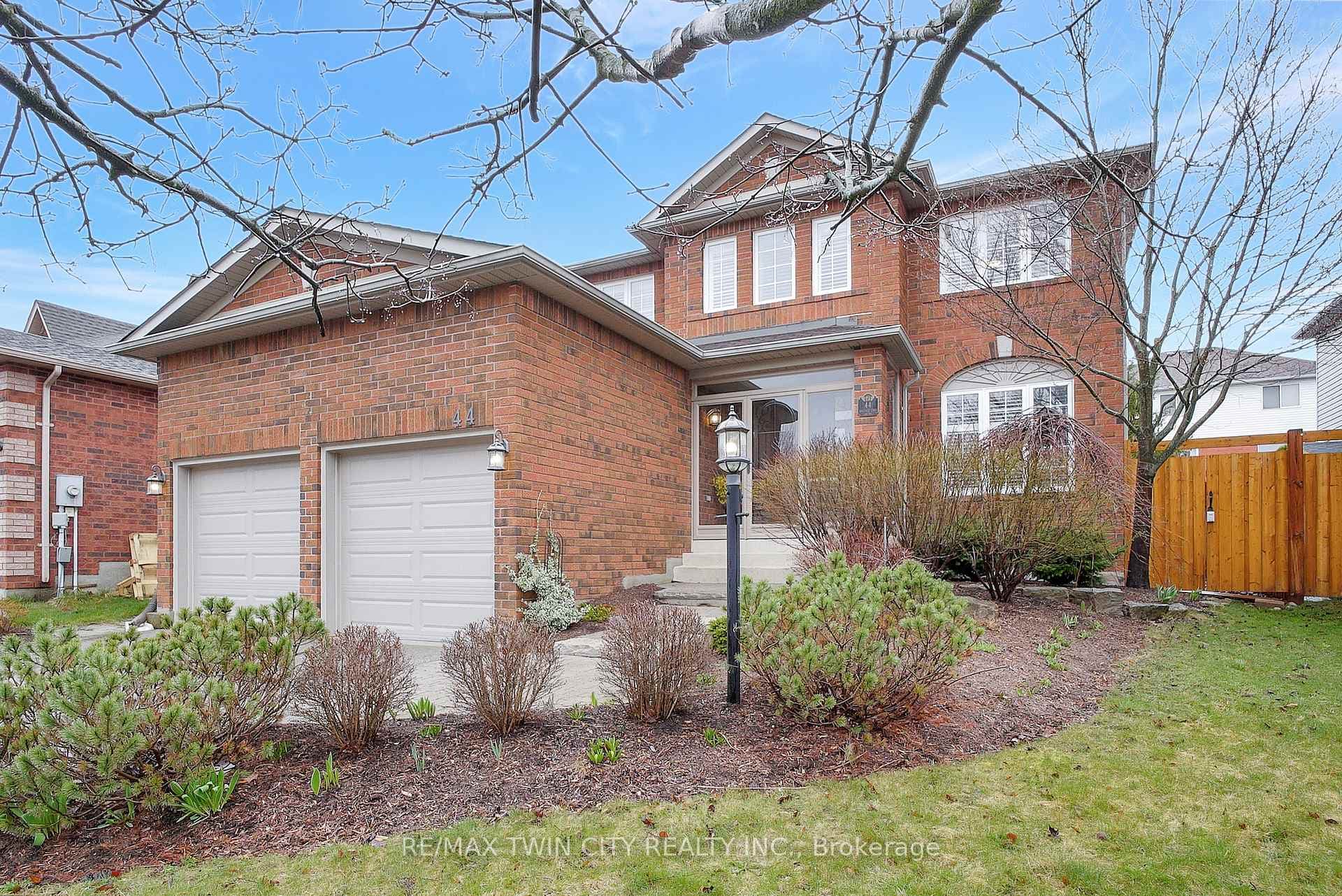 44 Spooner Crescent photo 1