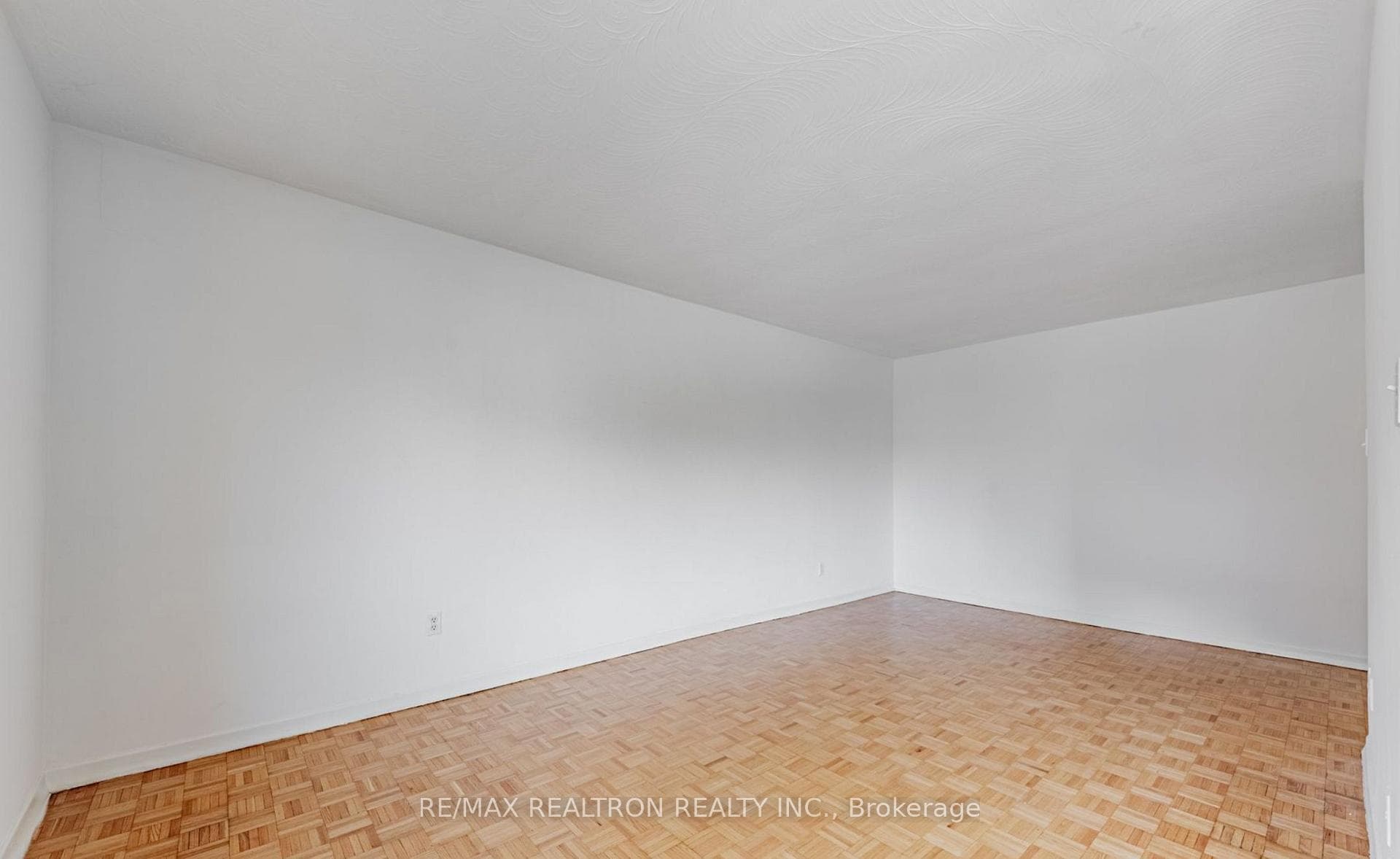 165 Colborne Avenue Unit 405 photo 5