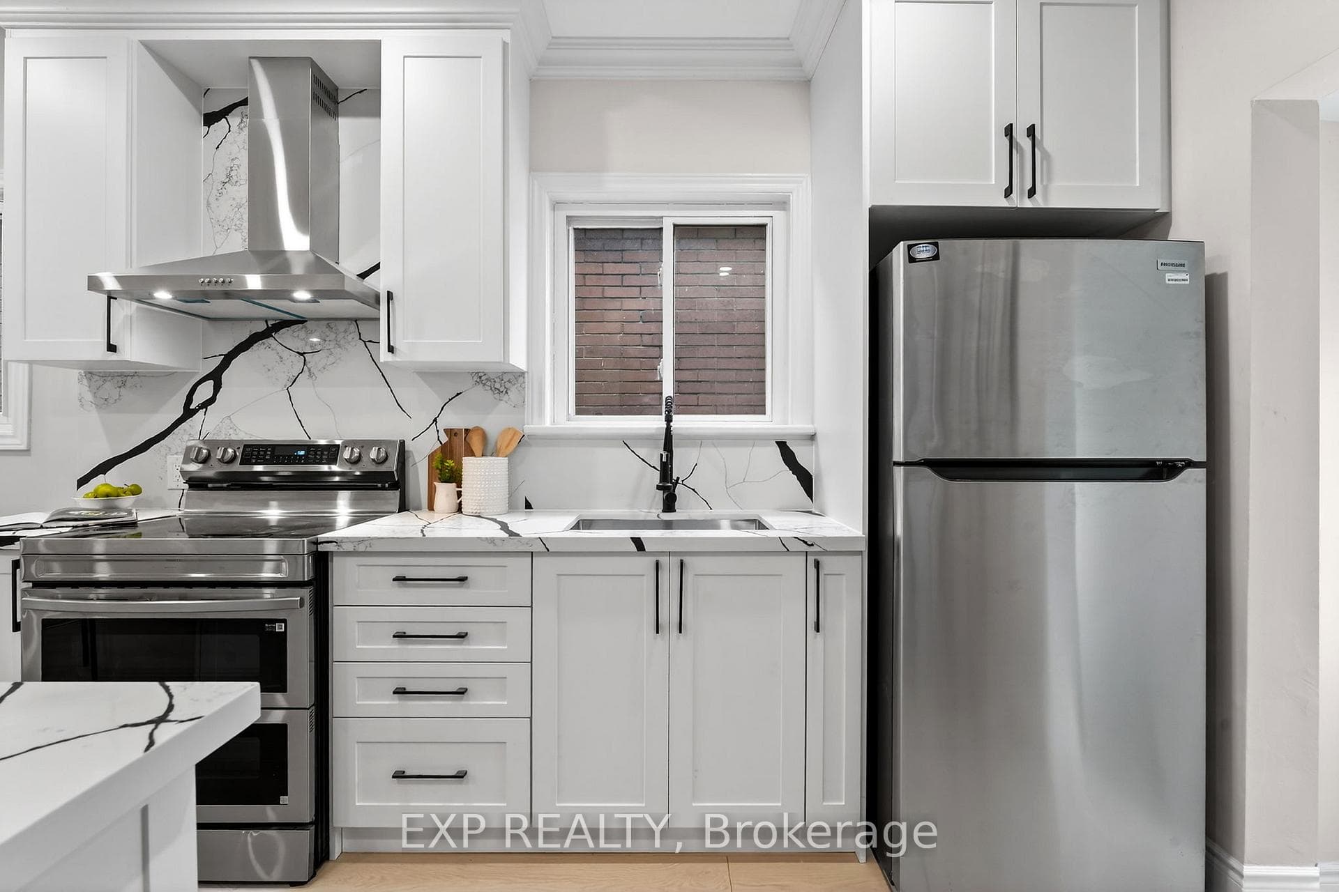 201 Grosvenor Avenue photo 22