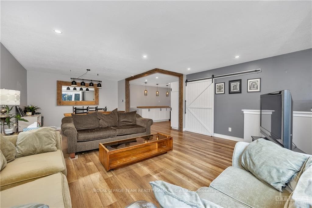 72 KING Street photo 5