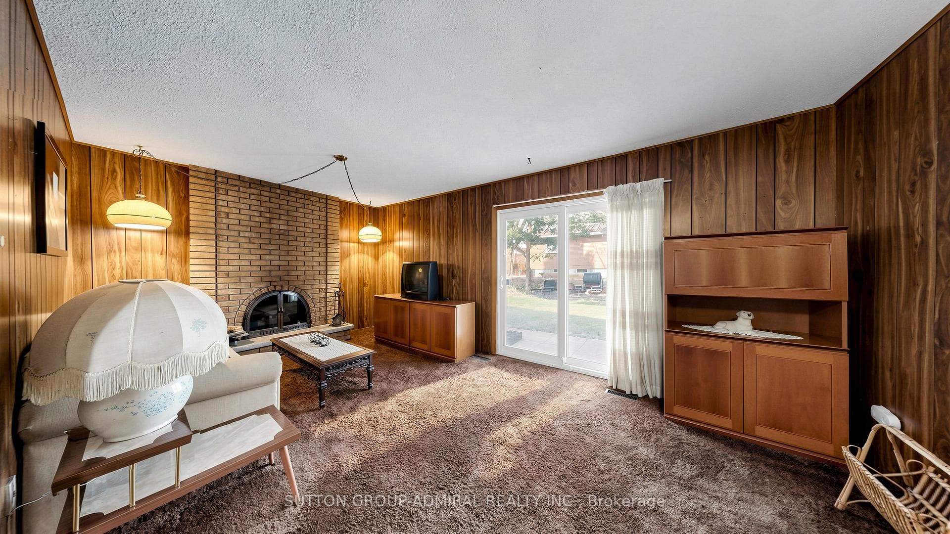 45 Howlett Avenue photo 28