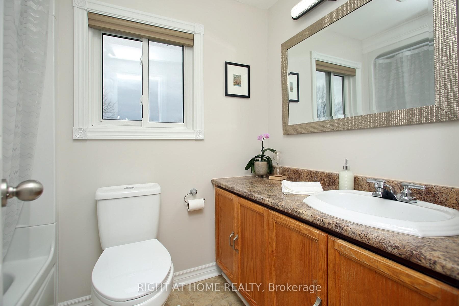 136 Andrew Street photo 17