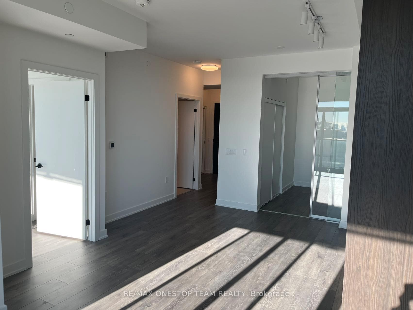 127 Broadway Avenue Unit 2401 photo 2