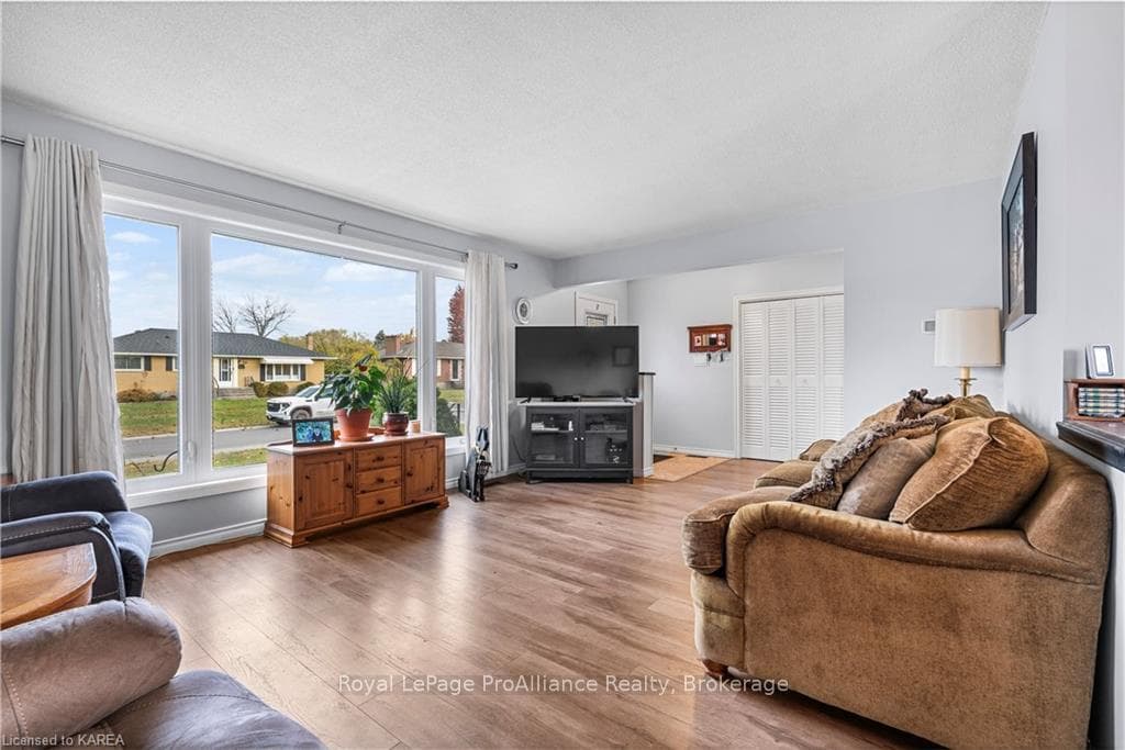 67 BRISCOE Street photo 8