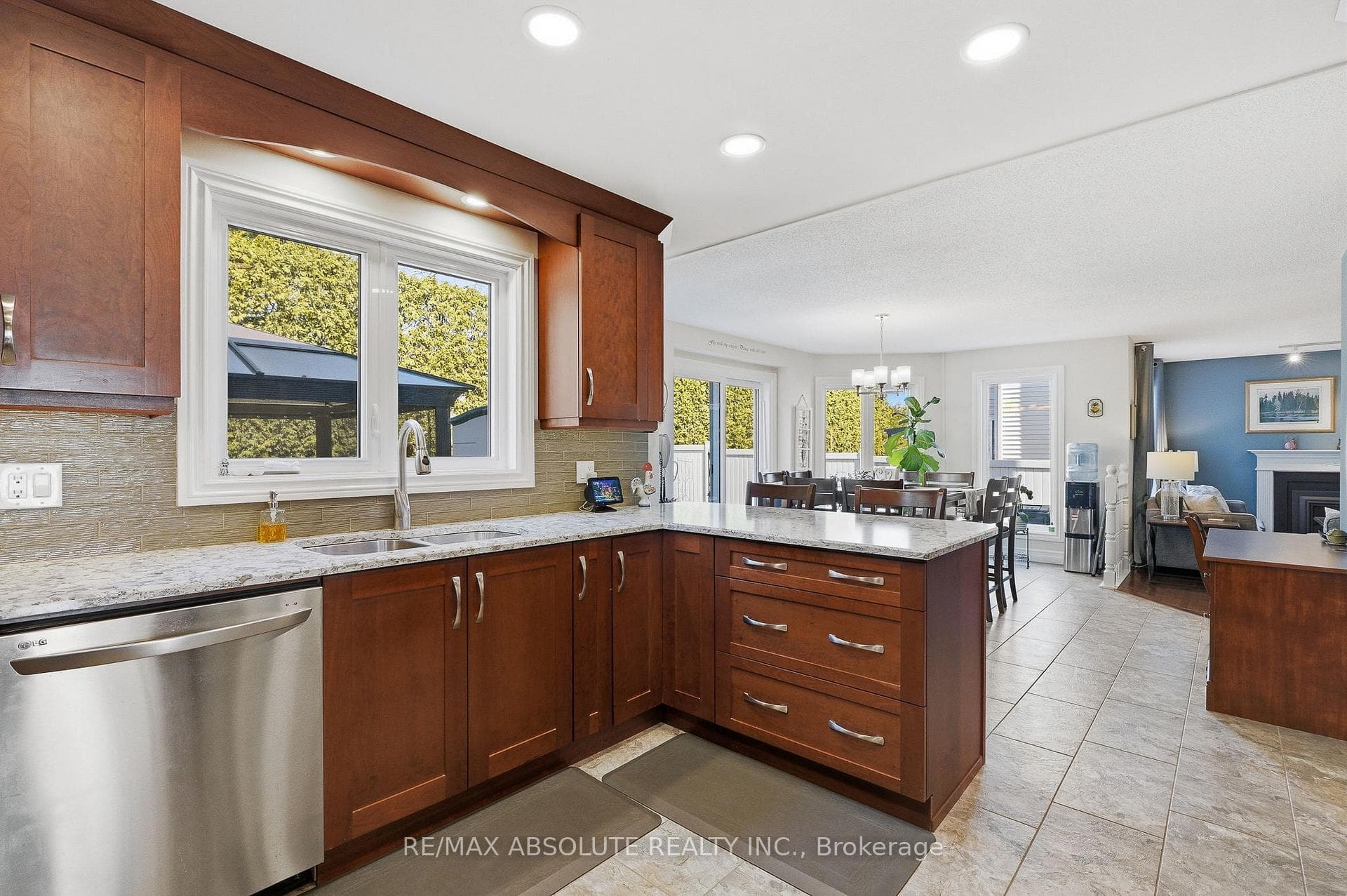 759 Montcrest Drive photo 6