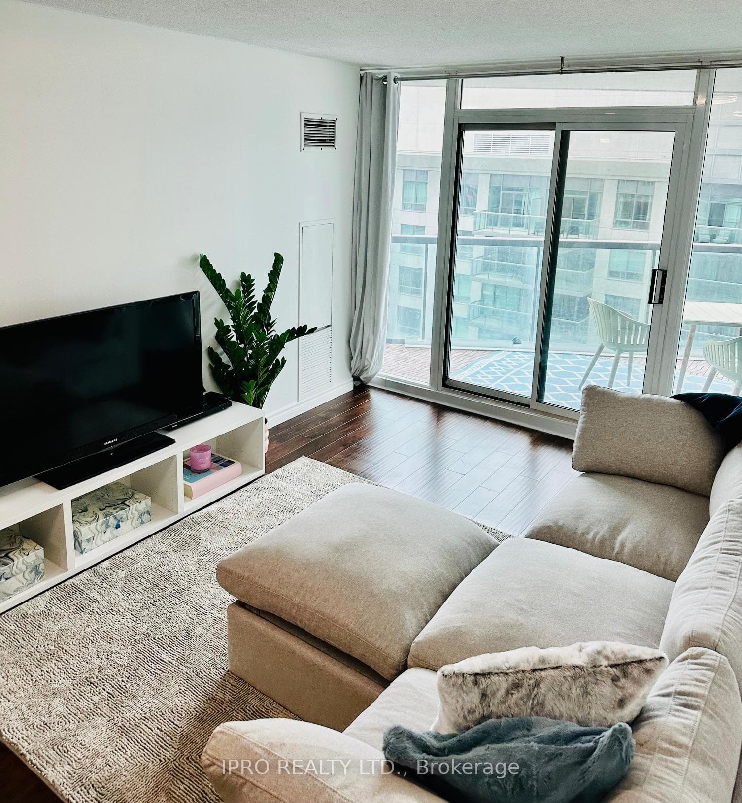 30 Grand Trunk Crescent Unit 2015 photo 3