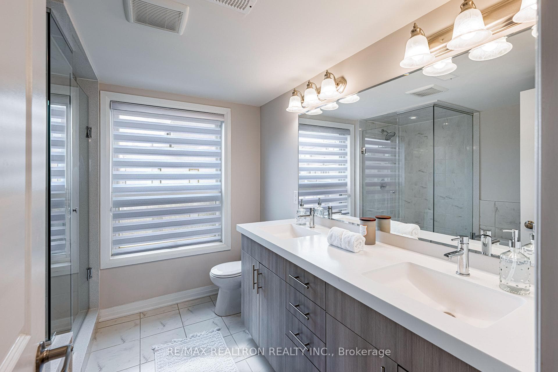 213 Downsview Park Boulevard photo 10