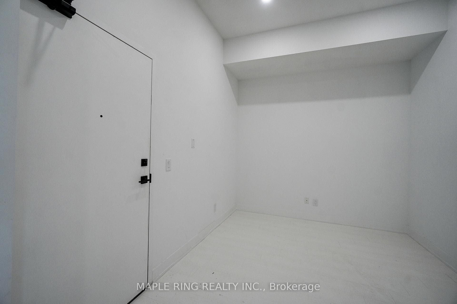 2485 Taunton Road Unit 331 photo 3