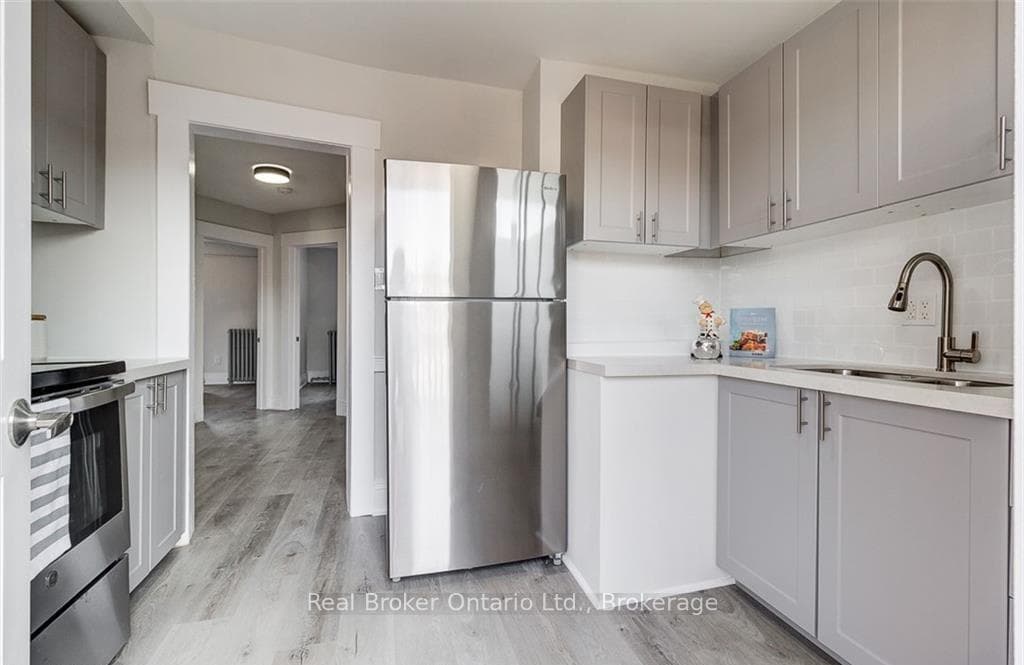 647 Wilson Street photo 28