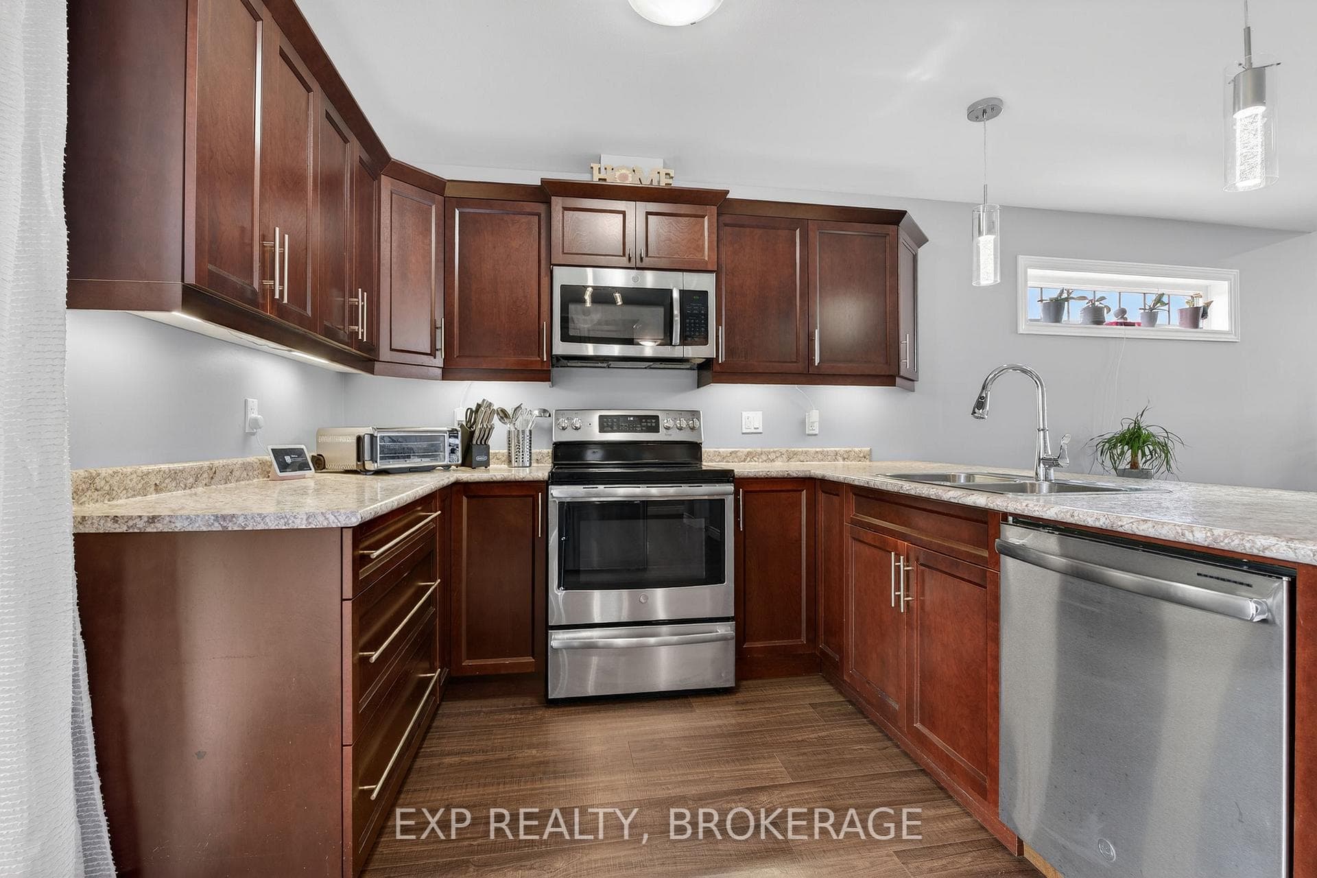 79 DEACON Place photo 13
