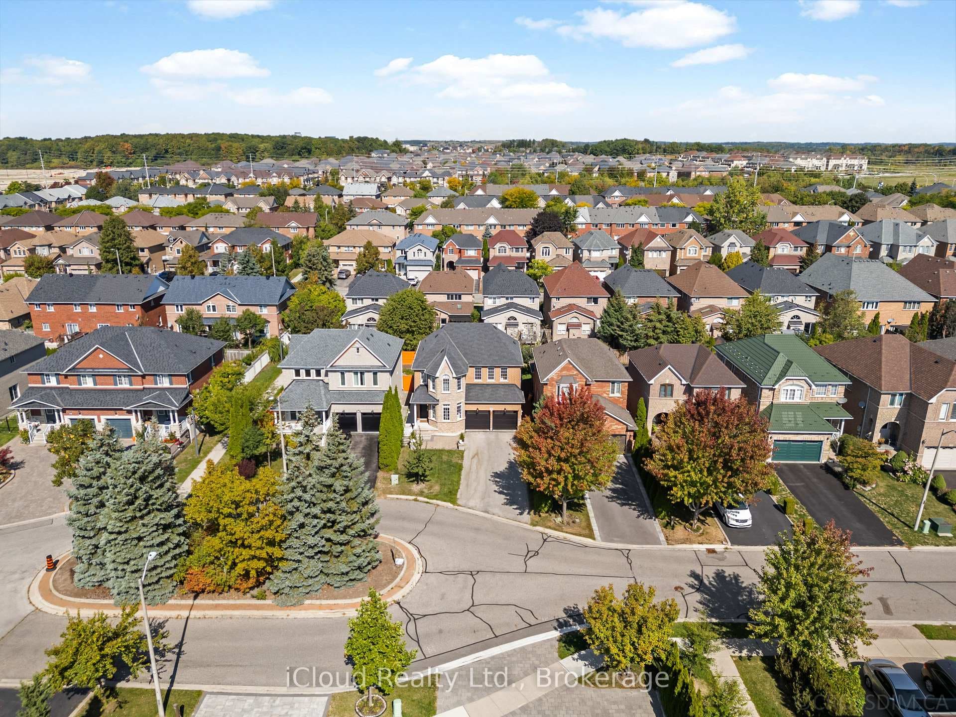 60 Tuscana Boulevard photo 3