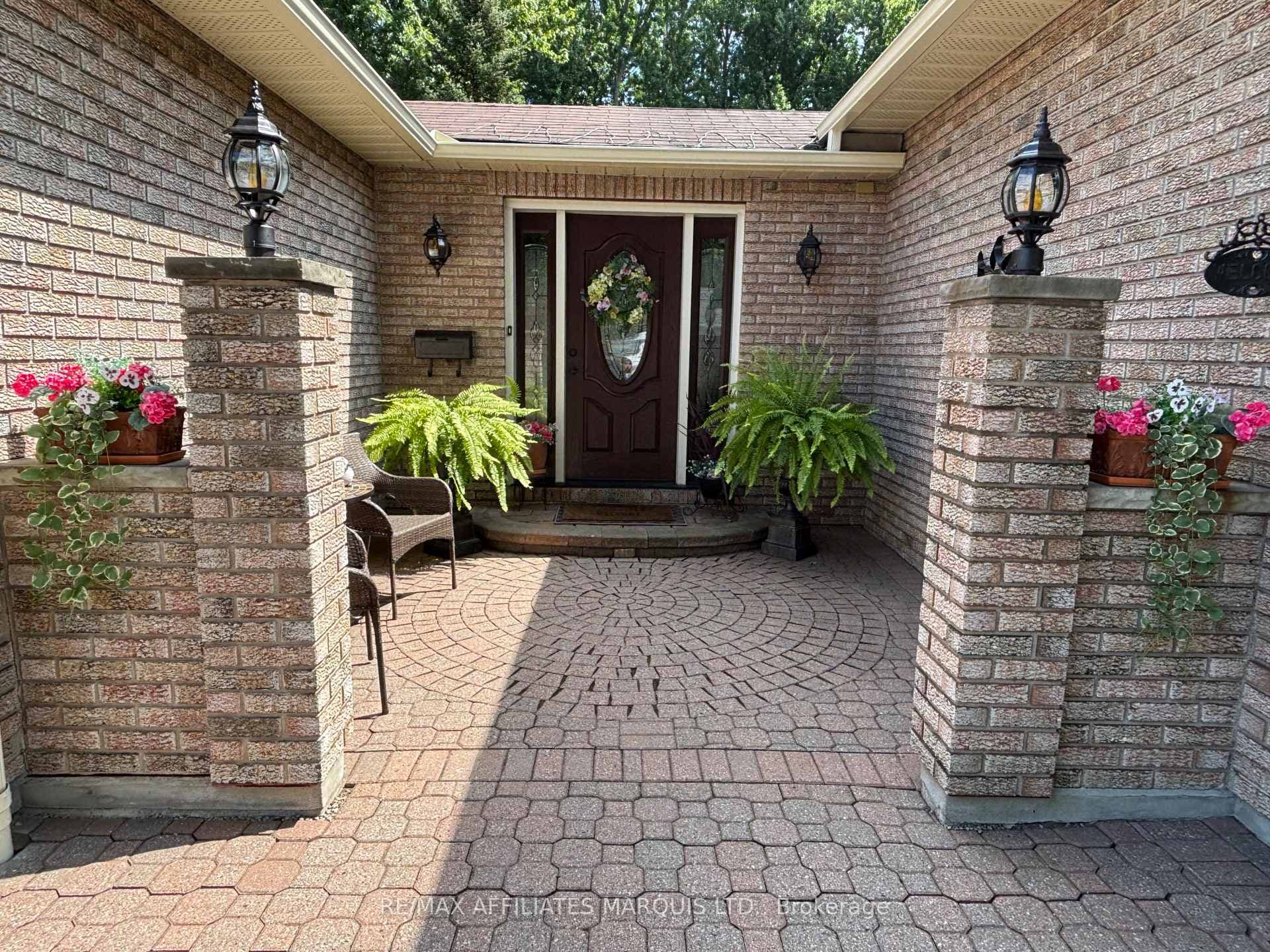 1429 Holy Cross Boulevard photo 3