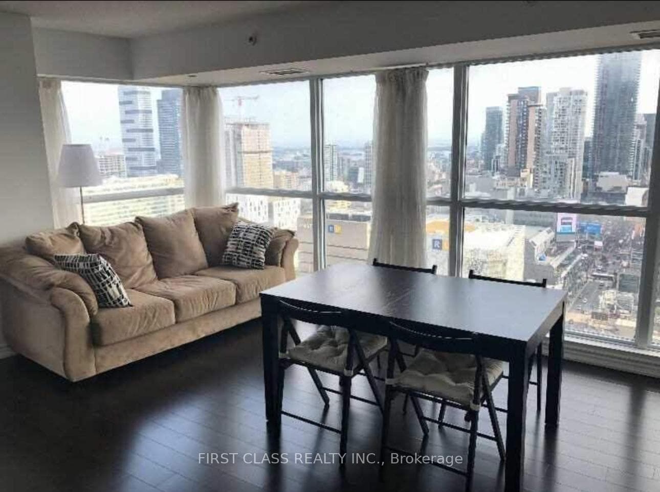 386 Yonge Street Unit 2607 photo 2