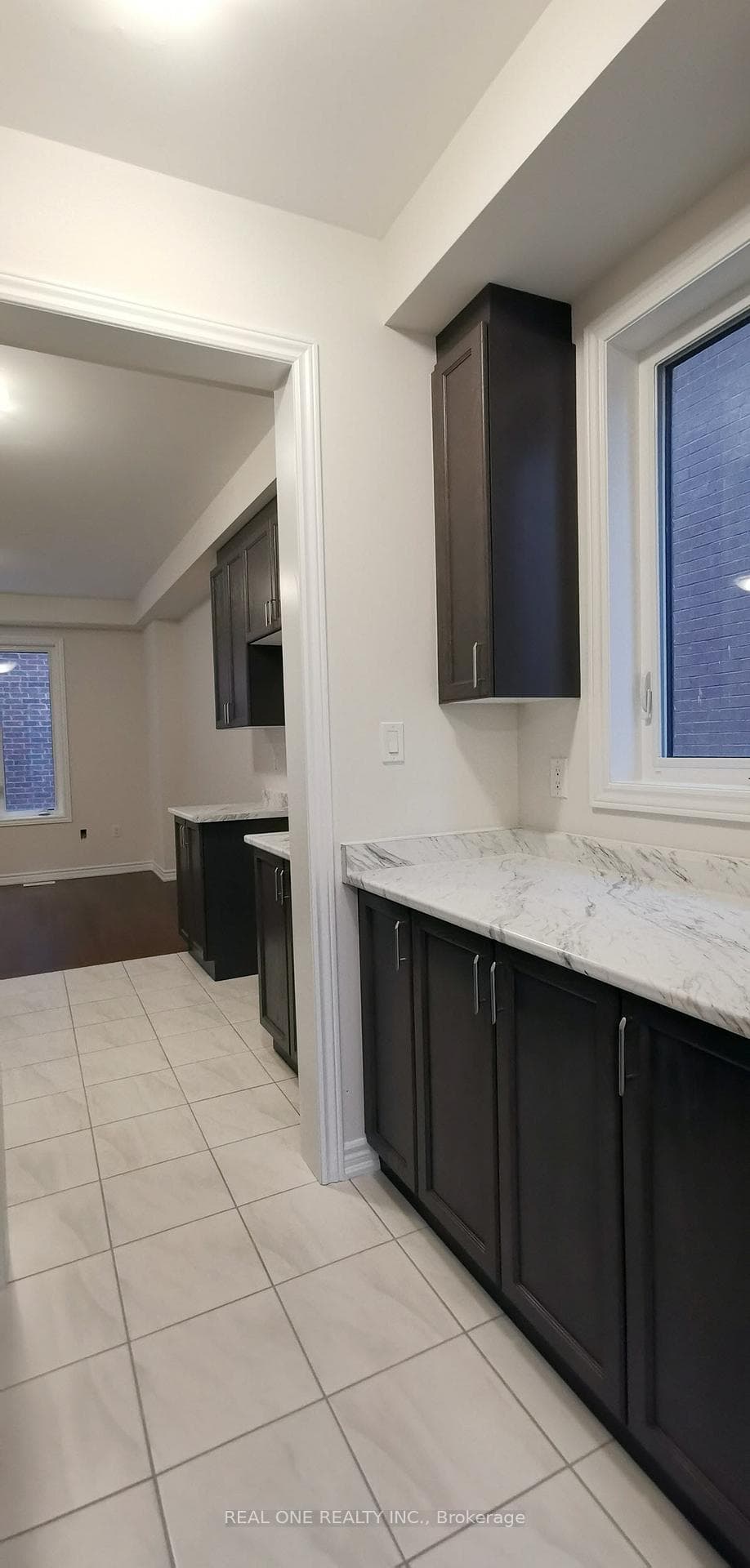 Kitchen cabinet