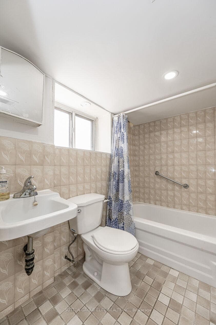 23 Burnfield Avenue Unit Lower photo 10