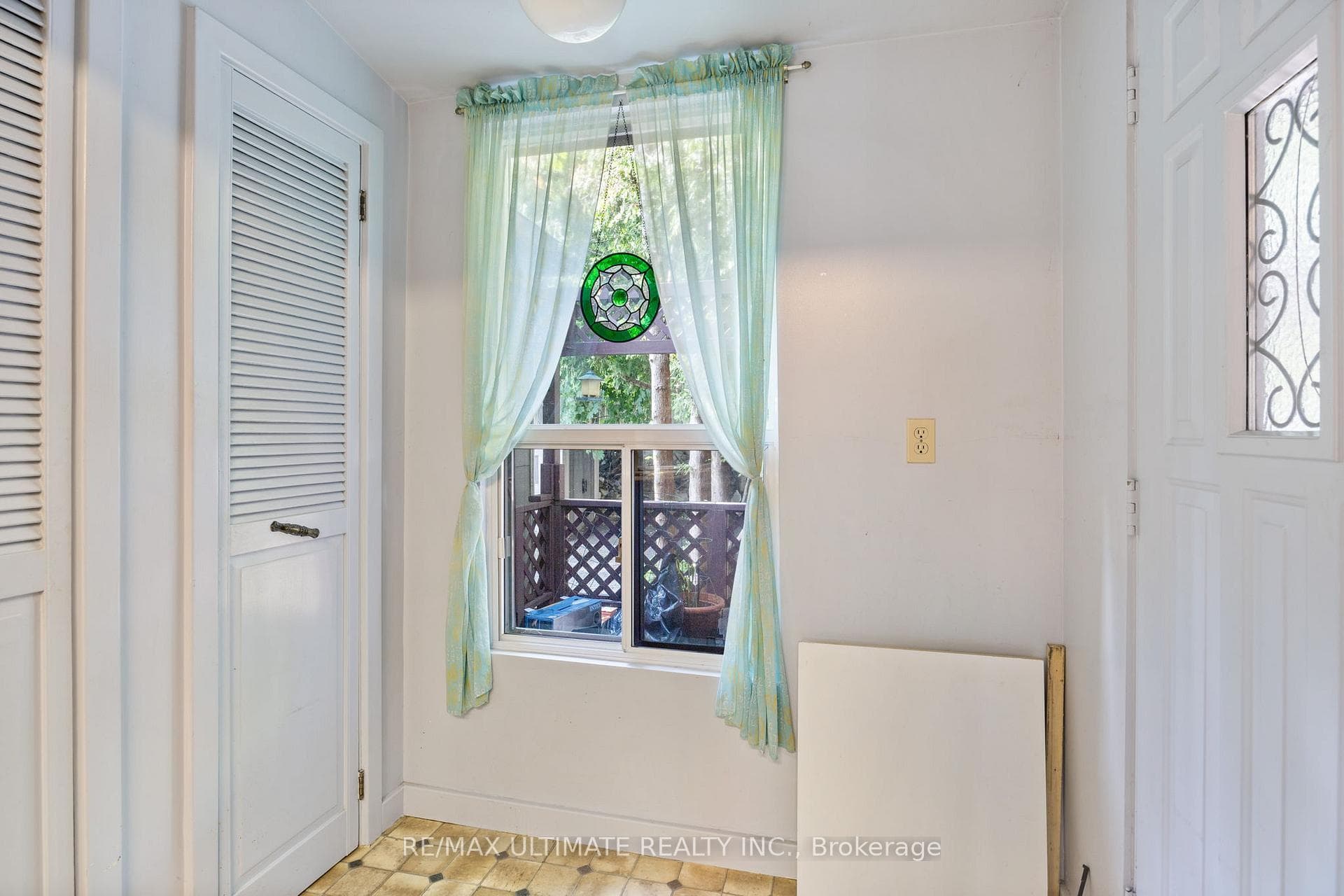 2044 Gerrard Street photo 16