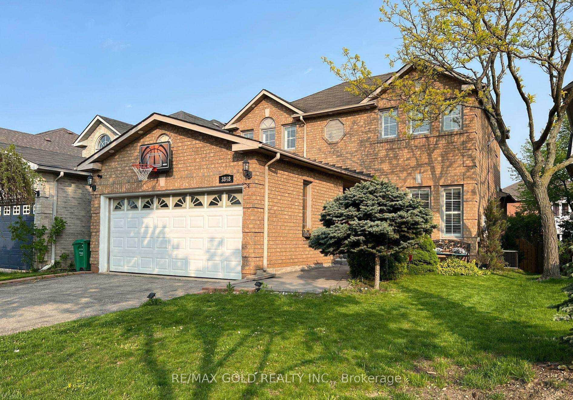 3848 Periwinkle Crescent photo 1