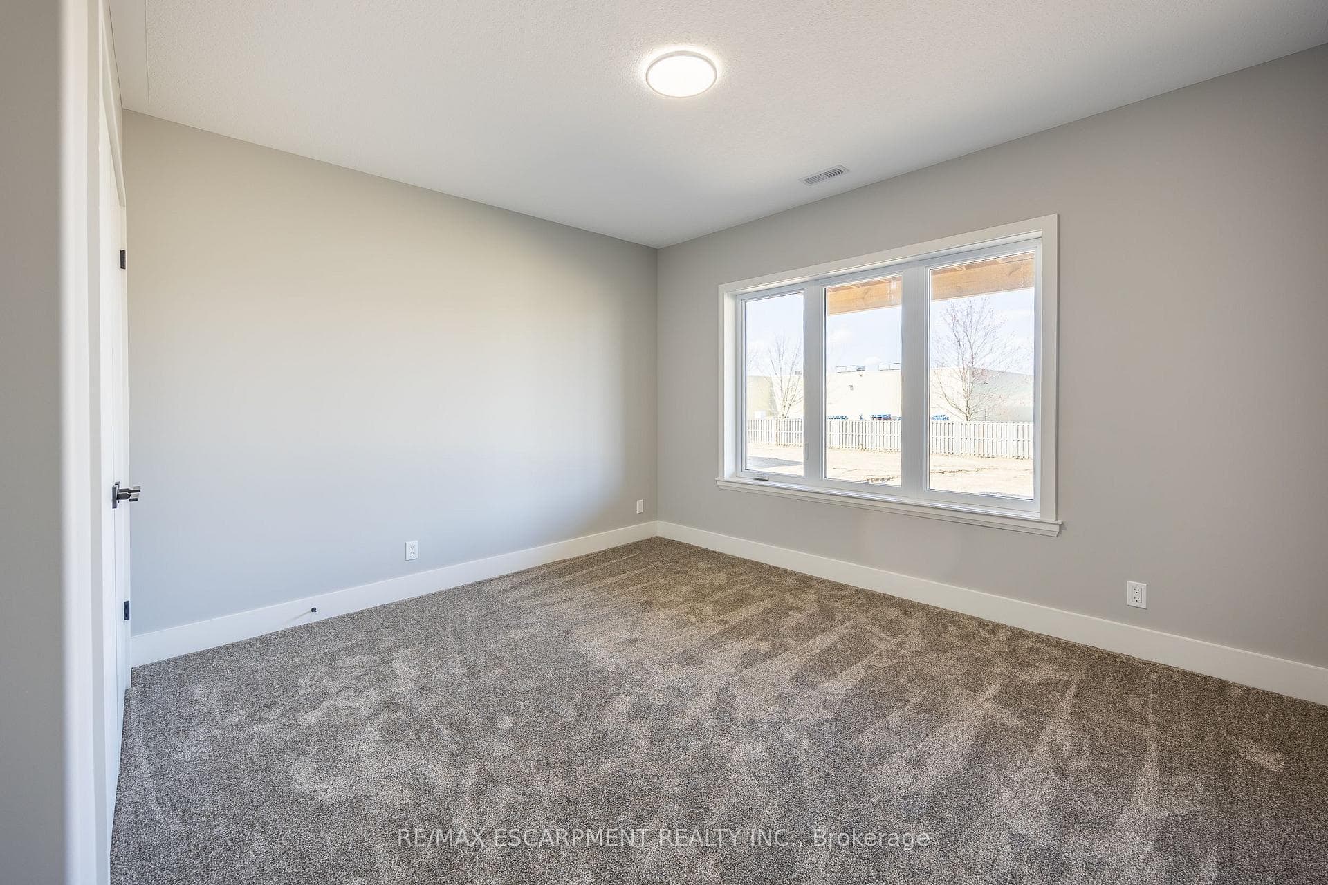 34 Andrew Avenue photo 27
